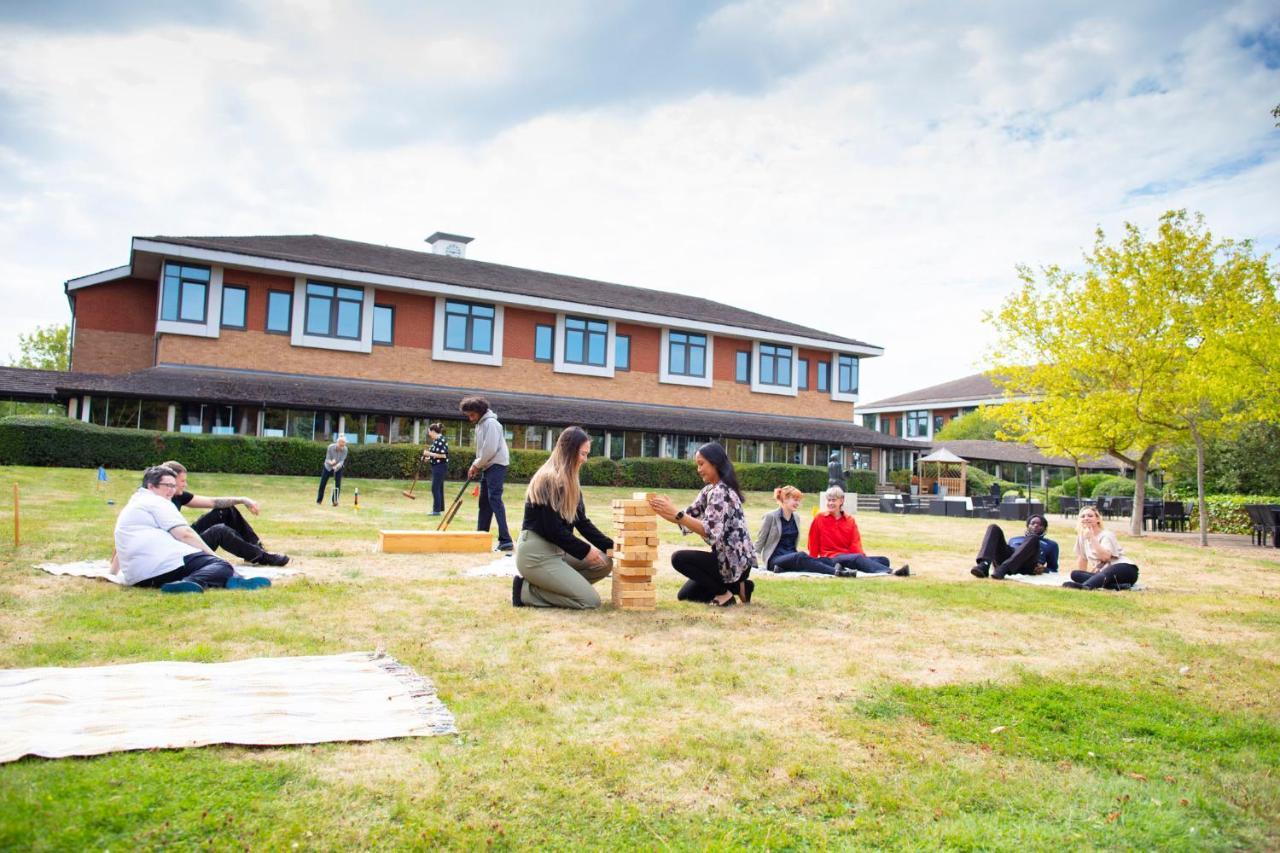 Kents Hill Park Training & Conference Centre Hotel Milton Keynes Exterior foto