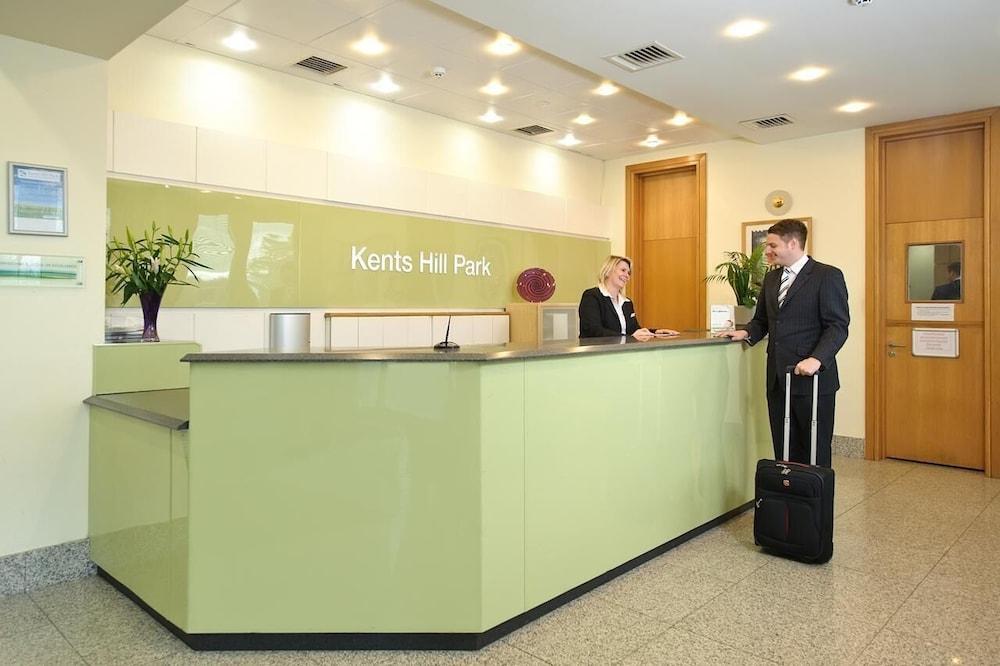 Kents Hill Park Training & Conference Centre Hotel Milton Keynes Exterior foto